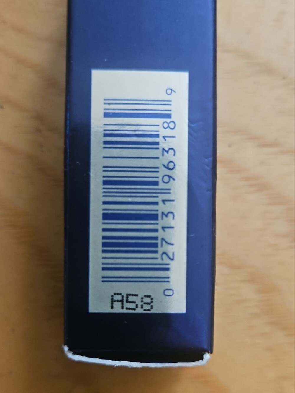 Estee Lauder Lip Conditioner - Navy and Gold Packaging - Picture 2 of 3